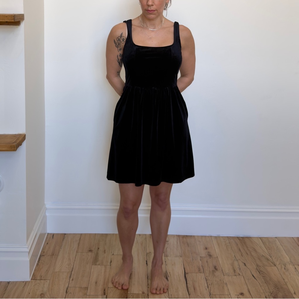 Old Navy Black Velvet Sweatheart Square Neckline Mini Dress